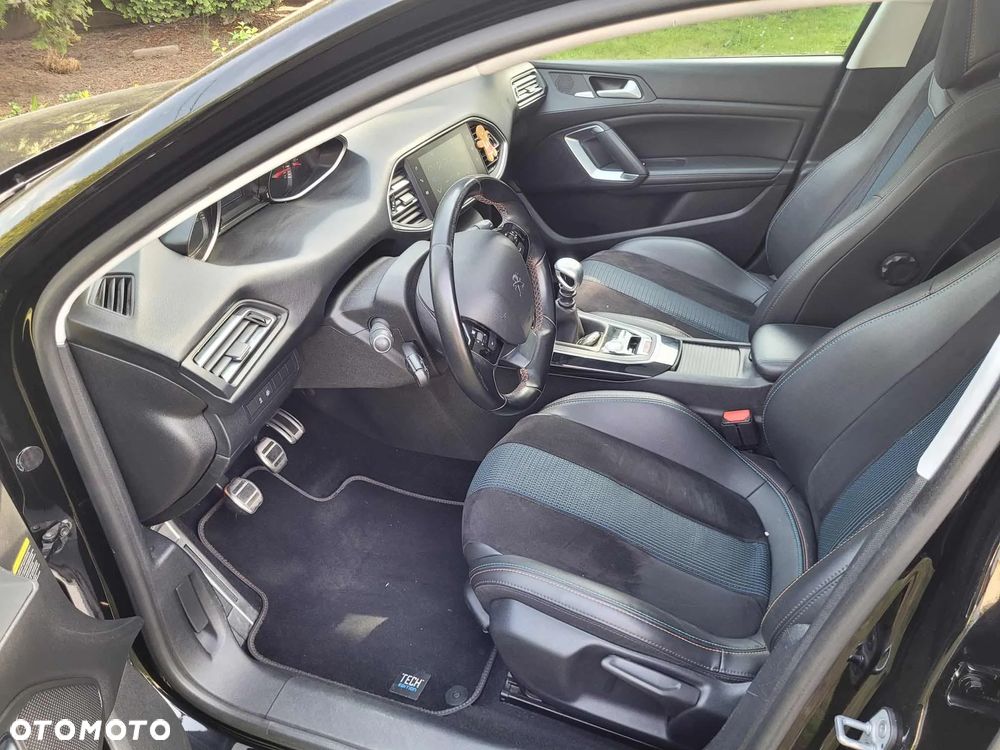 Peugeot 308 - 8