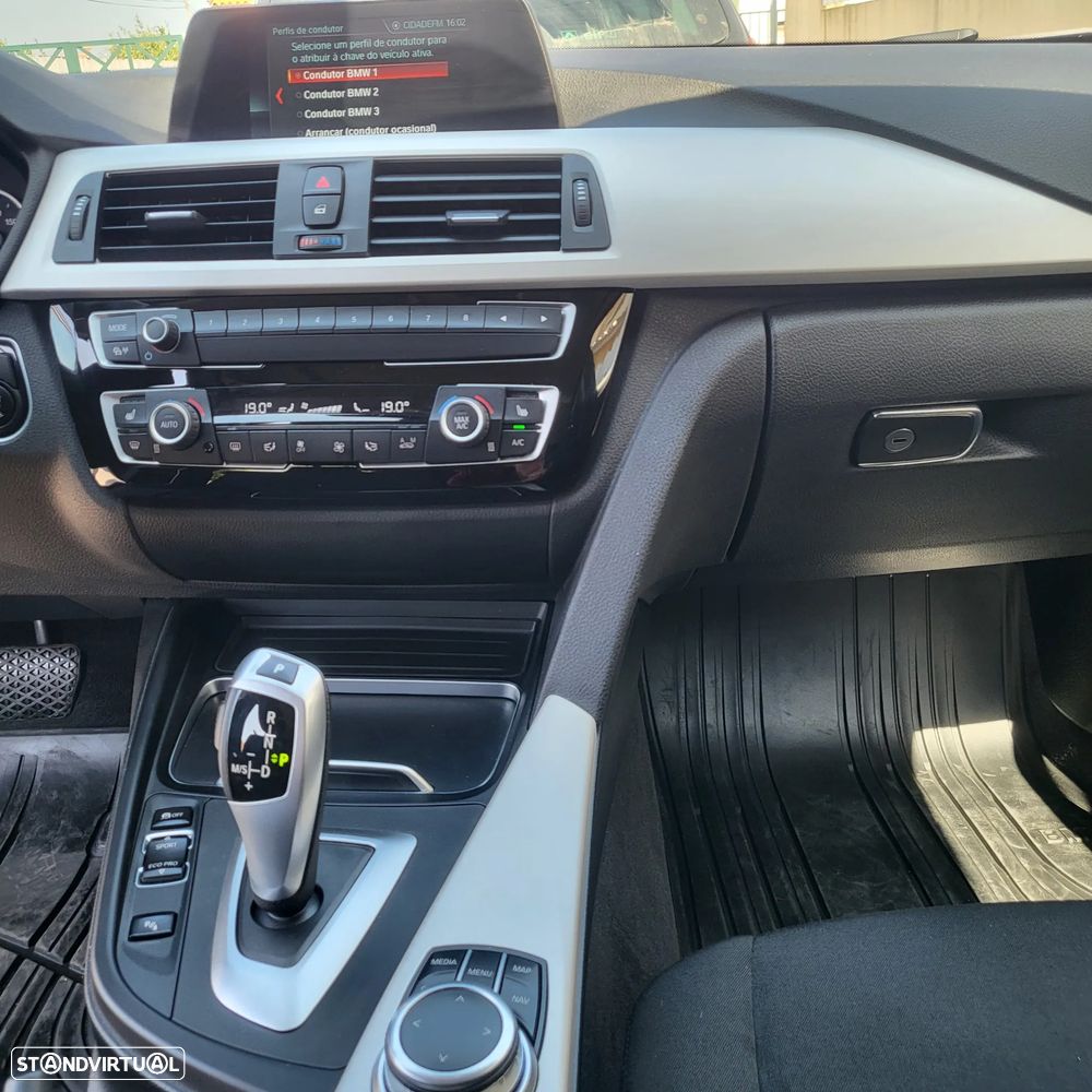 BMW 320 d Touring Advantage Auto - 23