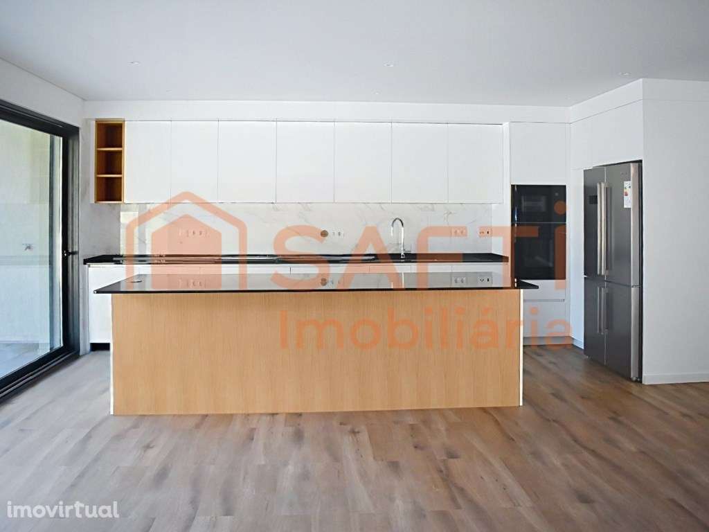 Moradia T3+1 com piscina aquecida e garagem em Barcarena - Grande imagem: 5/55