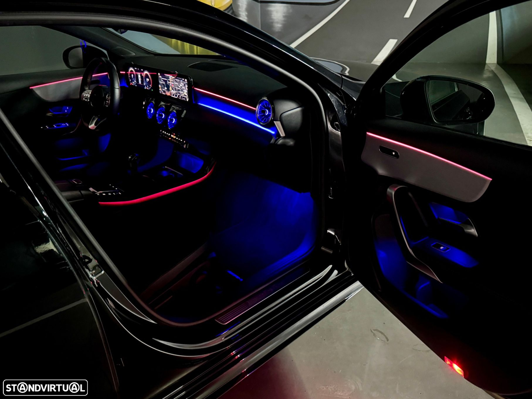 Mercedes-Benz A 180 AMG Line - 17