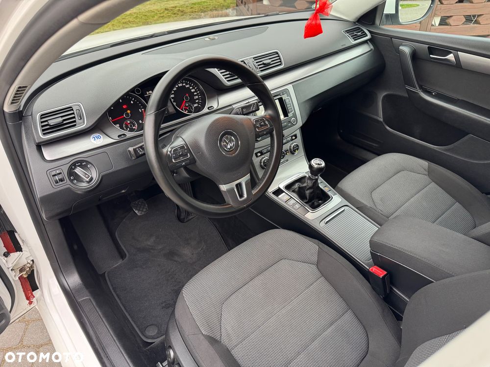 Volkswagen Passat - 26