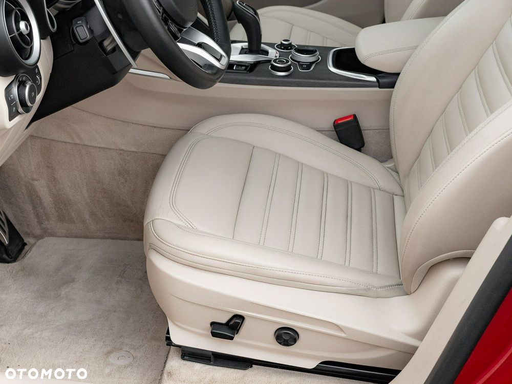 Alfa Romeo Stelvio 2.0 Turbo 6C Villa D'este Q4 - 14