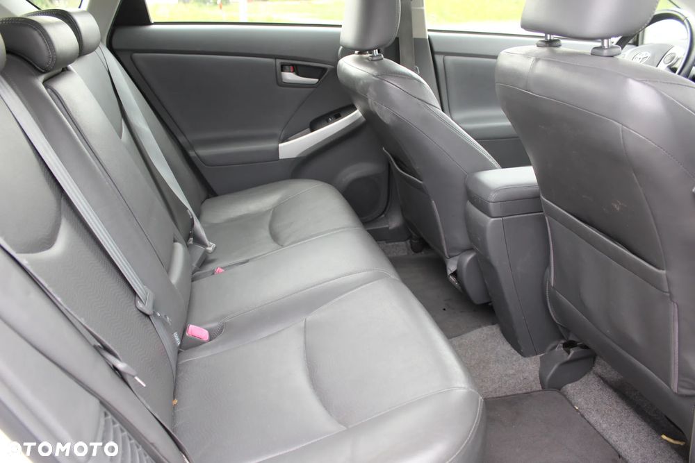 Toyota Prius (Hybrid) Executive - 10
