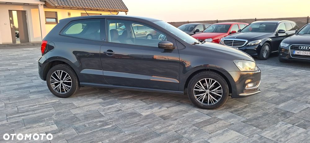 Volkswagen Polo 1.4 TDI Blue Motion Technology Allstar - 11