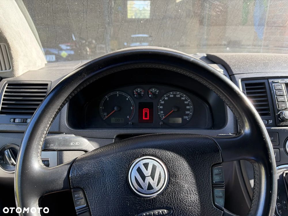 Volkswagen Multivan - 38