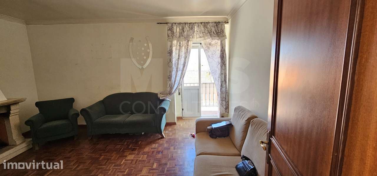 Apartamento T3 no Centro de Alpiarça | Áreas Generosas, Varandas e ... - Grande imagem: 5/46