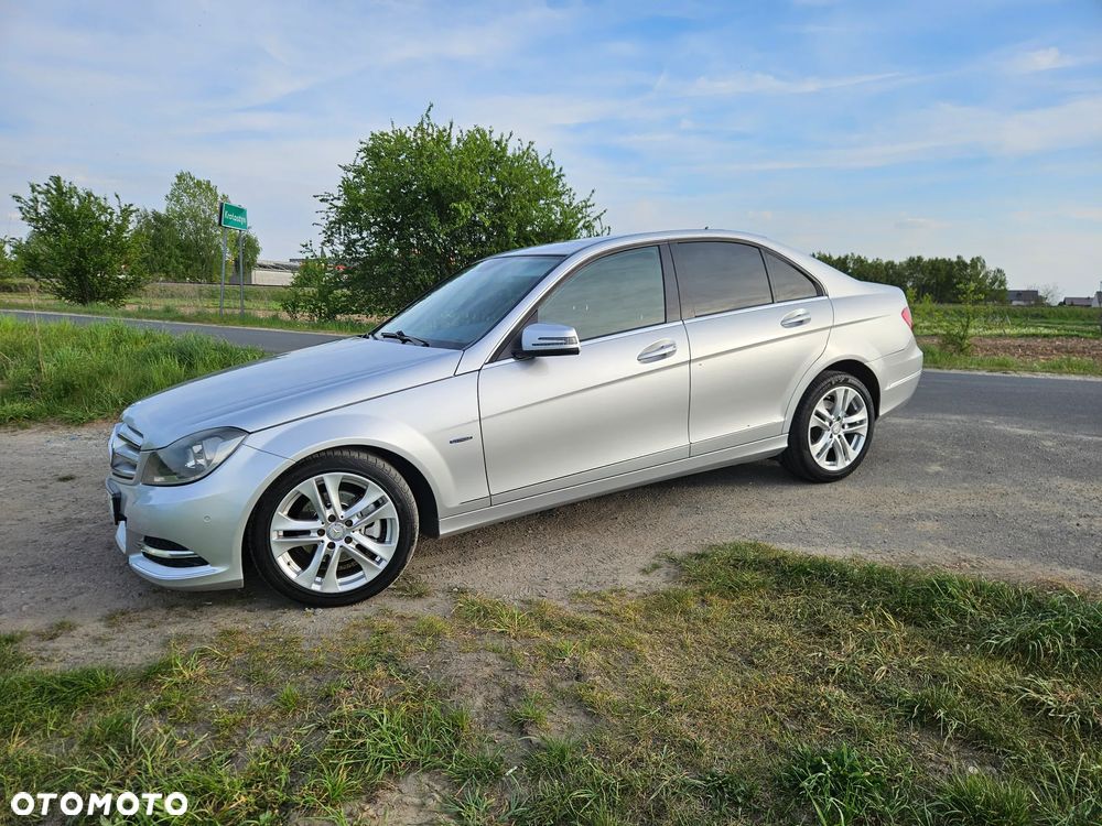 Mercedes-Benz Klasa C 220 CDI DPF (BlueEFFICIENCY) 7G-TRONIC Avantgarde - 2