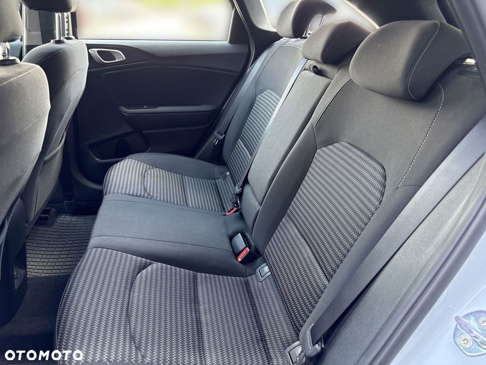 Kia Ceed - 16