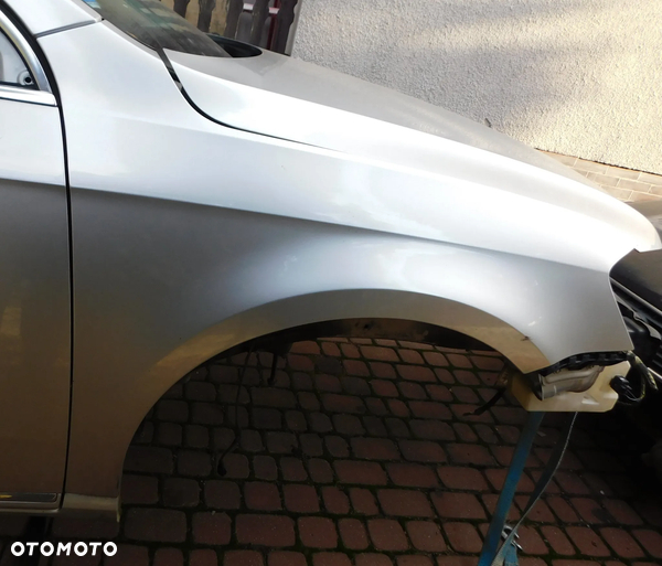 błotnik prawy przód VW PASSAT B7 LA7W