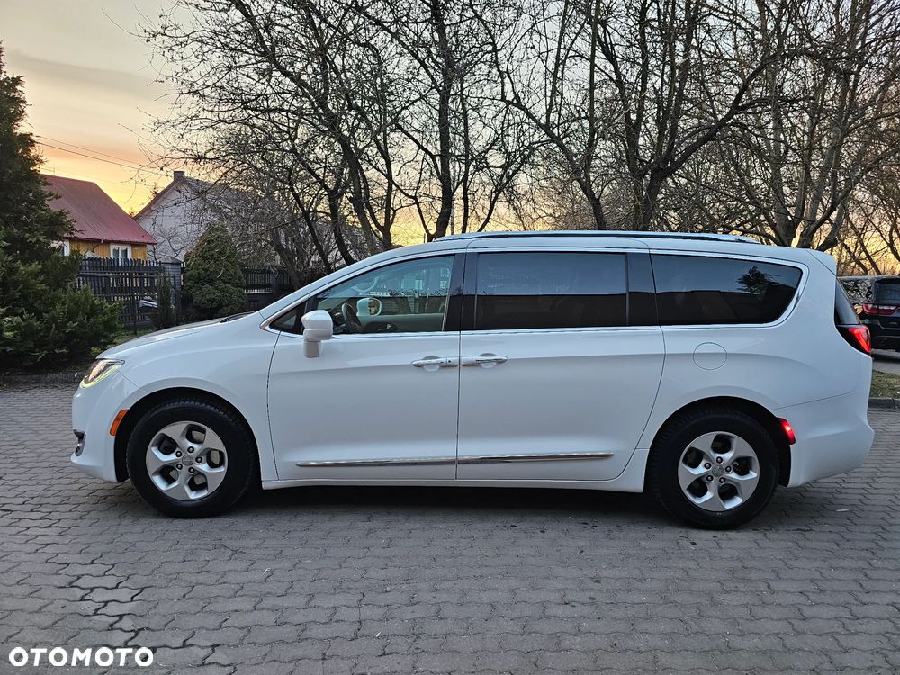 Chrysler Pacifica - 31