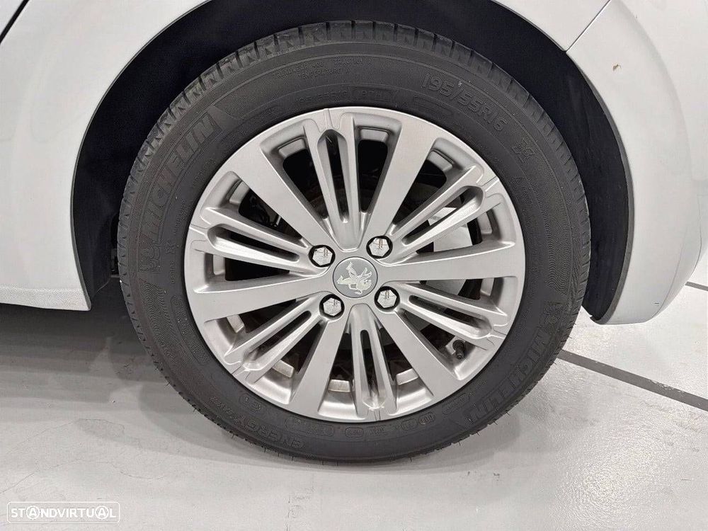 Peugeot 208 1.2 PureTech Style - 11