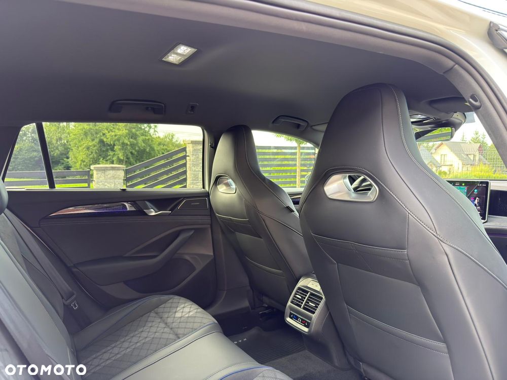Volkswagen Passat - 21