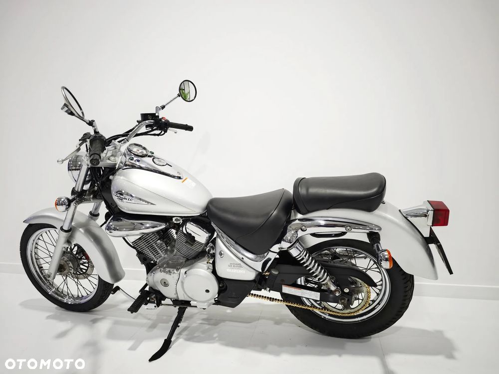 Suzuki Intruder - 10