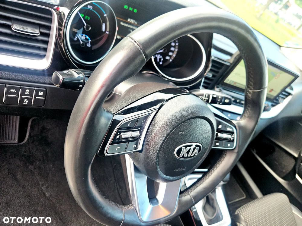 Kia XCeed - 31