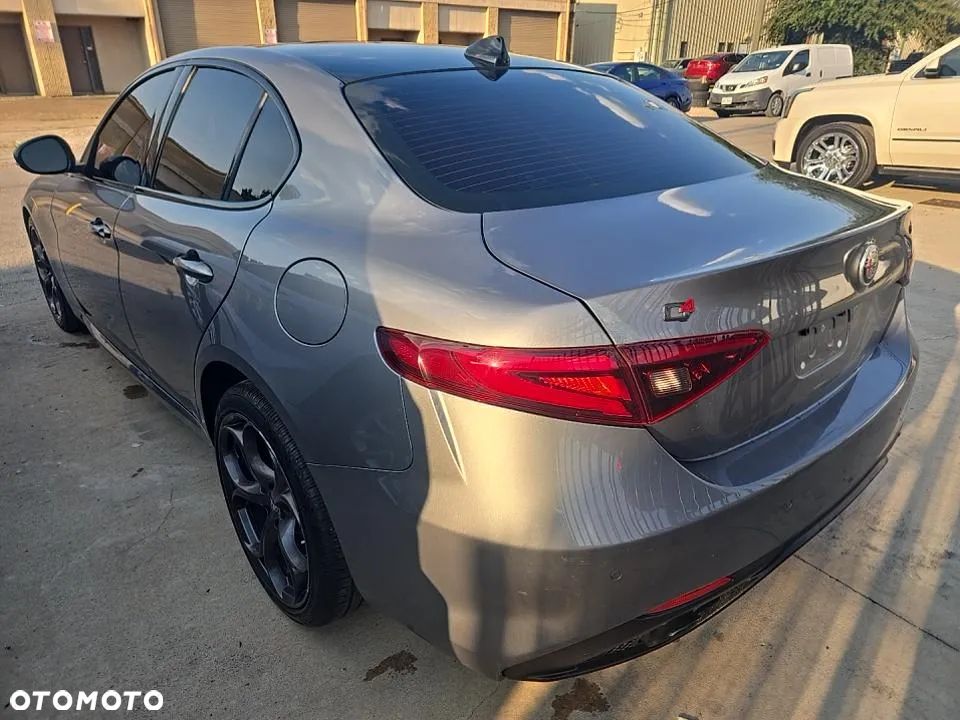 Alfa Romeo Giulia - 6