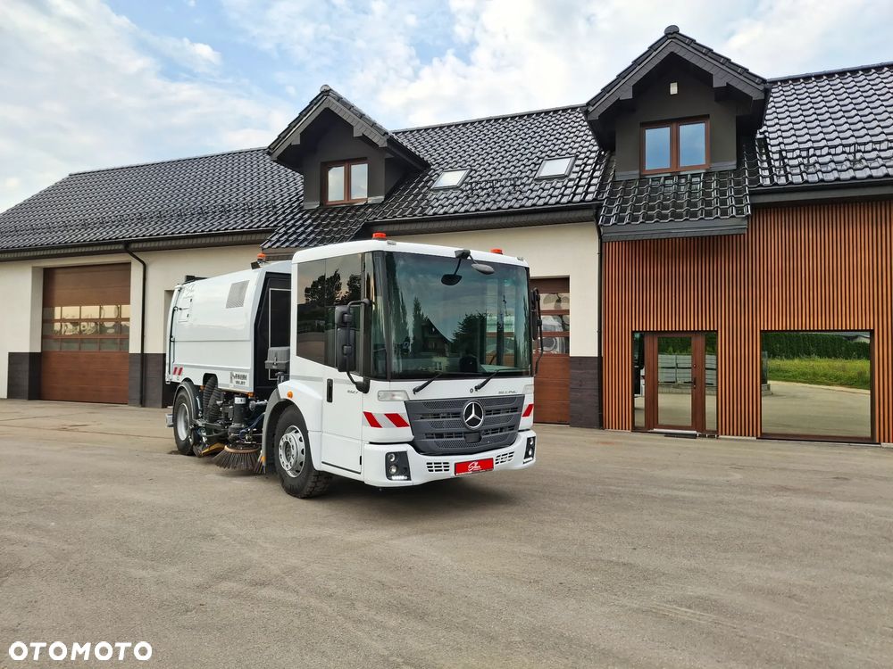 Mercedes-Benz Econic 1827 Zamiatarka FAUN Viajet EURO 6 PM10 Dodatkowy Silnik W Zabudowie Dodatkowa Szczotka Odchwaszczarka Dodatkowy Zbiornik Wody Rura do Liści Studzienek Samochód Jak Nowy 860 km Przebiegu 2023 Rok Zamiatarka Uliczna - 1