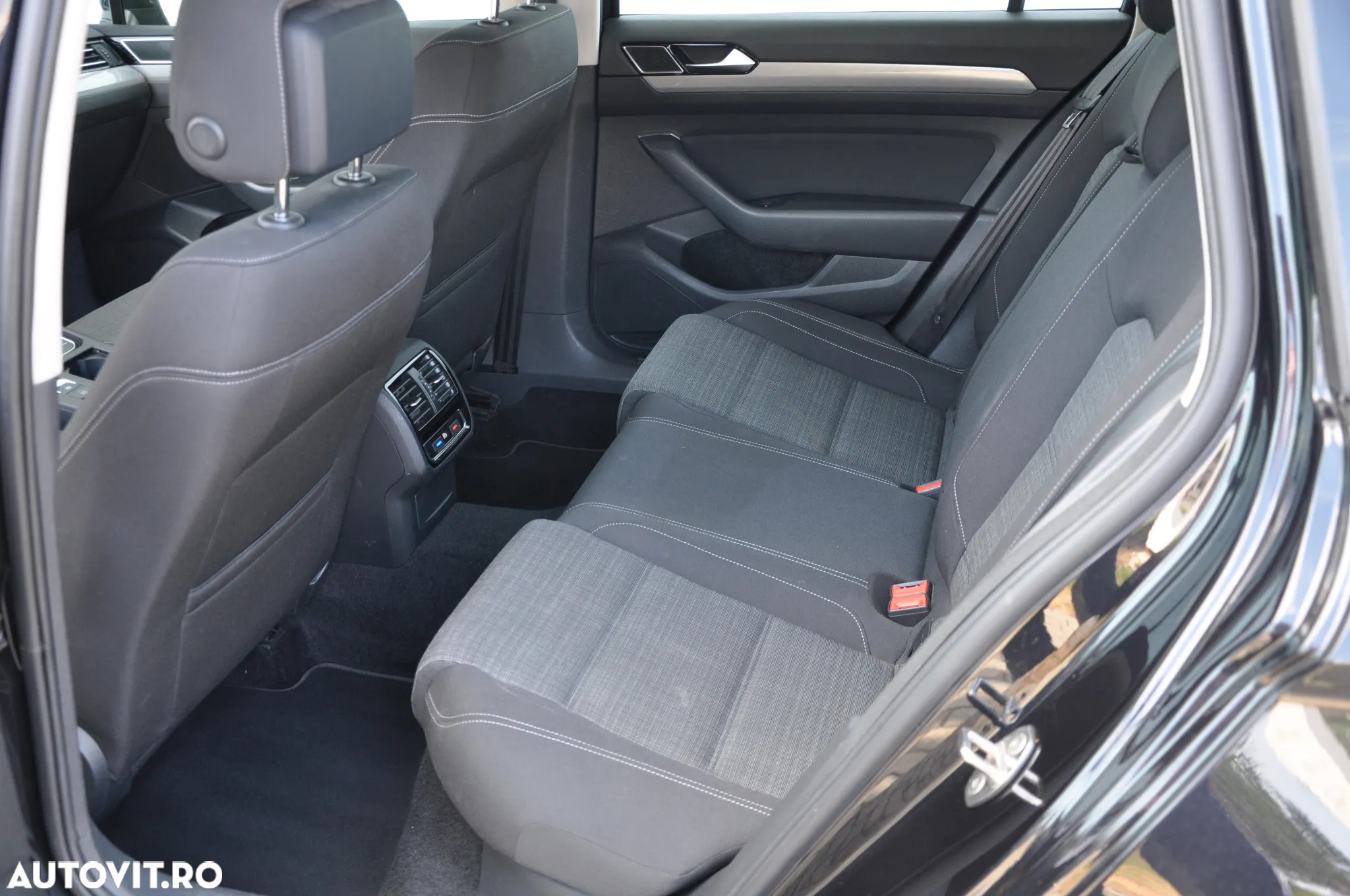 Volkswagen Passat 2.0 TDI DSG Comfortline - 24