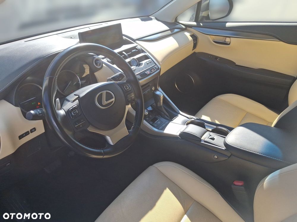 Lexus NX 300h Comfort AWD - 10
