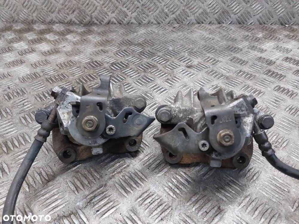 ZACISK HAMULCOWY LEWY TYŁ + PRAWY TYŁ VOLKSWAGEN GOLF IV - 2