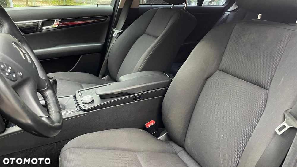 Mercedes-Benz Klasa C 180 T CGI BlueEFFICIENCY - 13