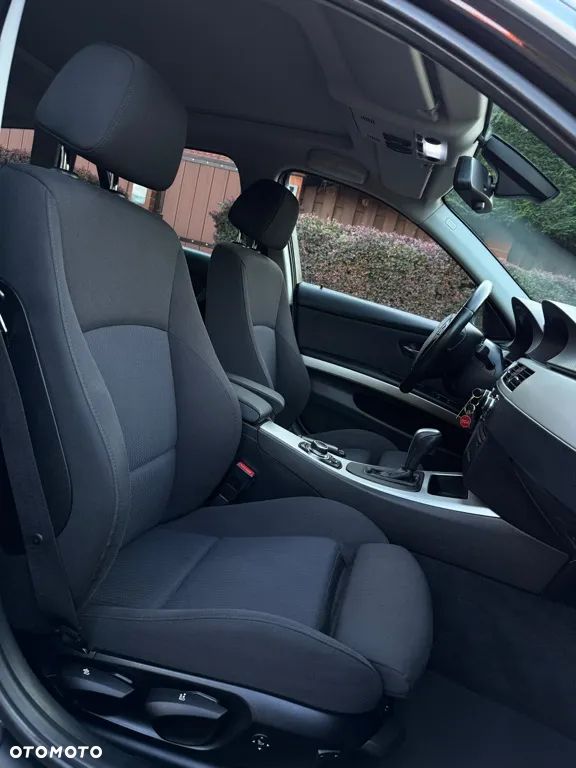 BMW Seria 3 320d Efficient Dynamics Sport Line - 37