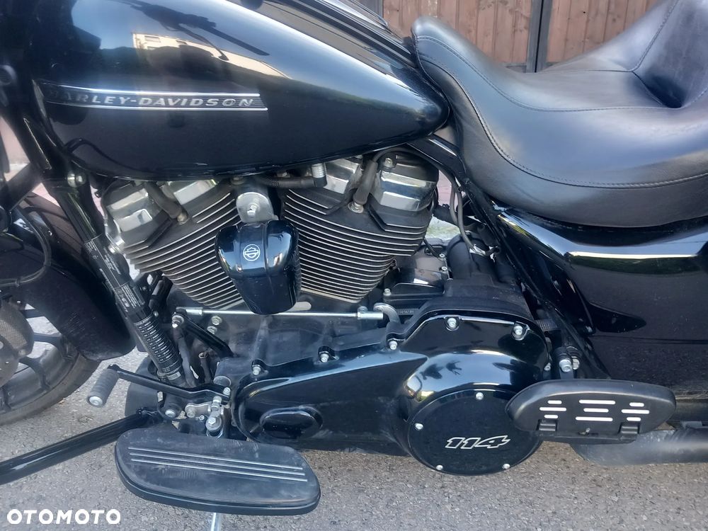 Harley-Davidson Touring Road Glide - 14