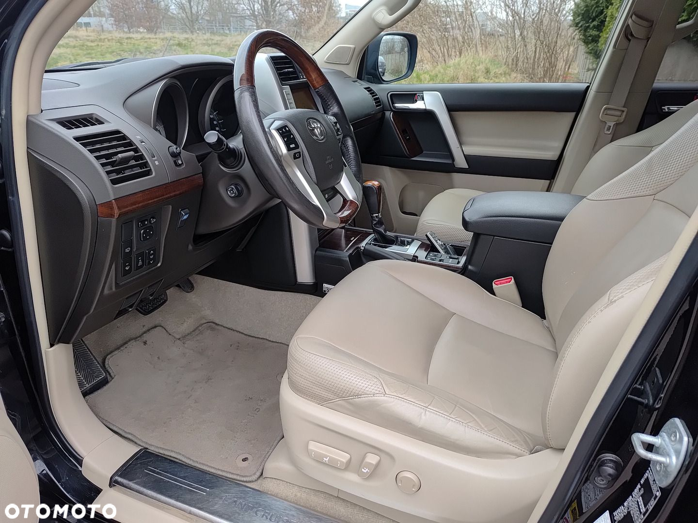 Toyota Land Cruiser - 12