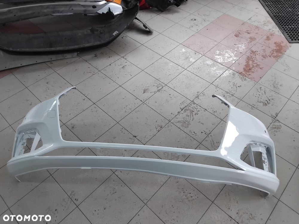 Audi A5 8W6807437 zderzak przedni 16-19 lakier Kod LS9R