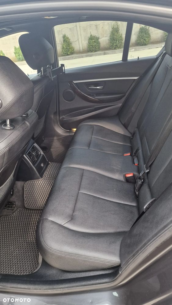 BMW Seria 3 330i xDrive Sport Line - 15