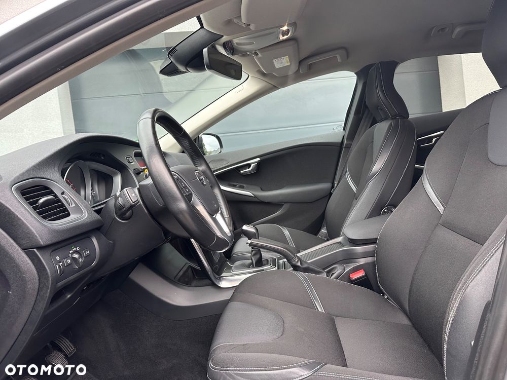 Volvo V40 T3 Drive-E Momentum - 29