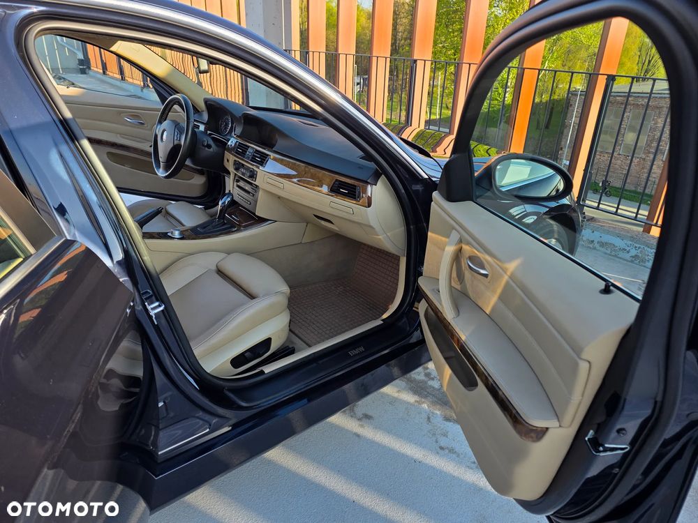 BMW Seria 3 330i - 10