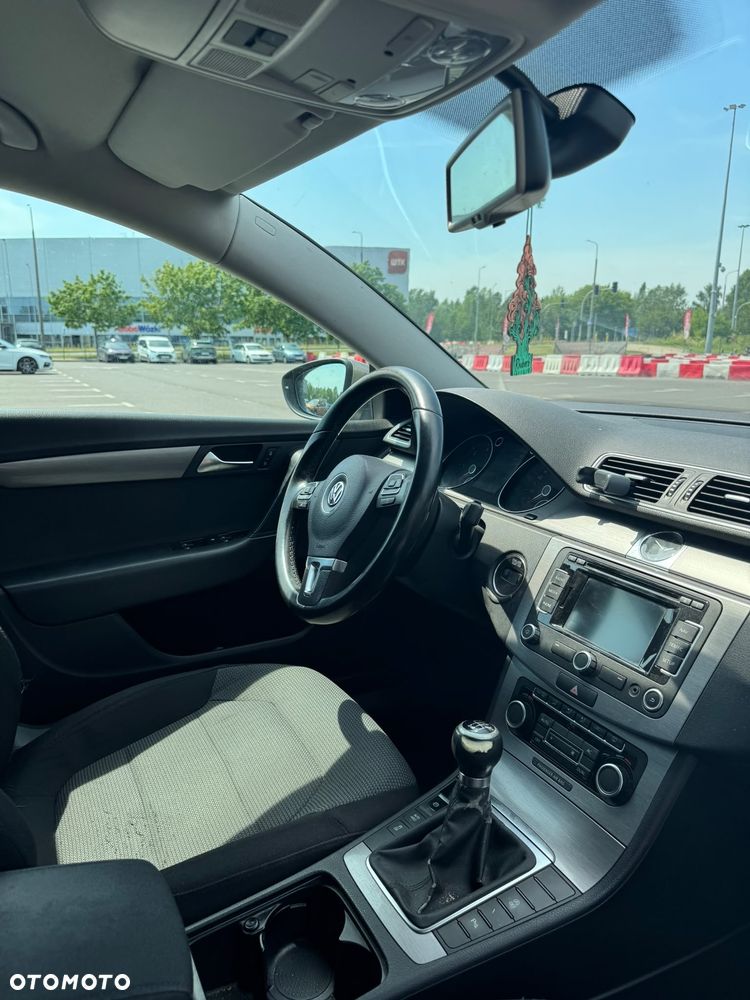 Volkswagen Passat 1.6 TDI Comfortline - 8