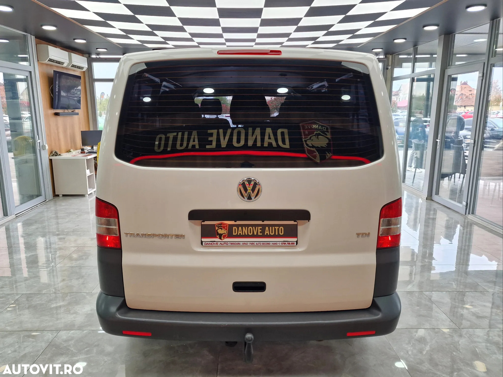 Volkswagen Transporter - 11