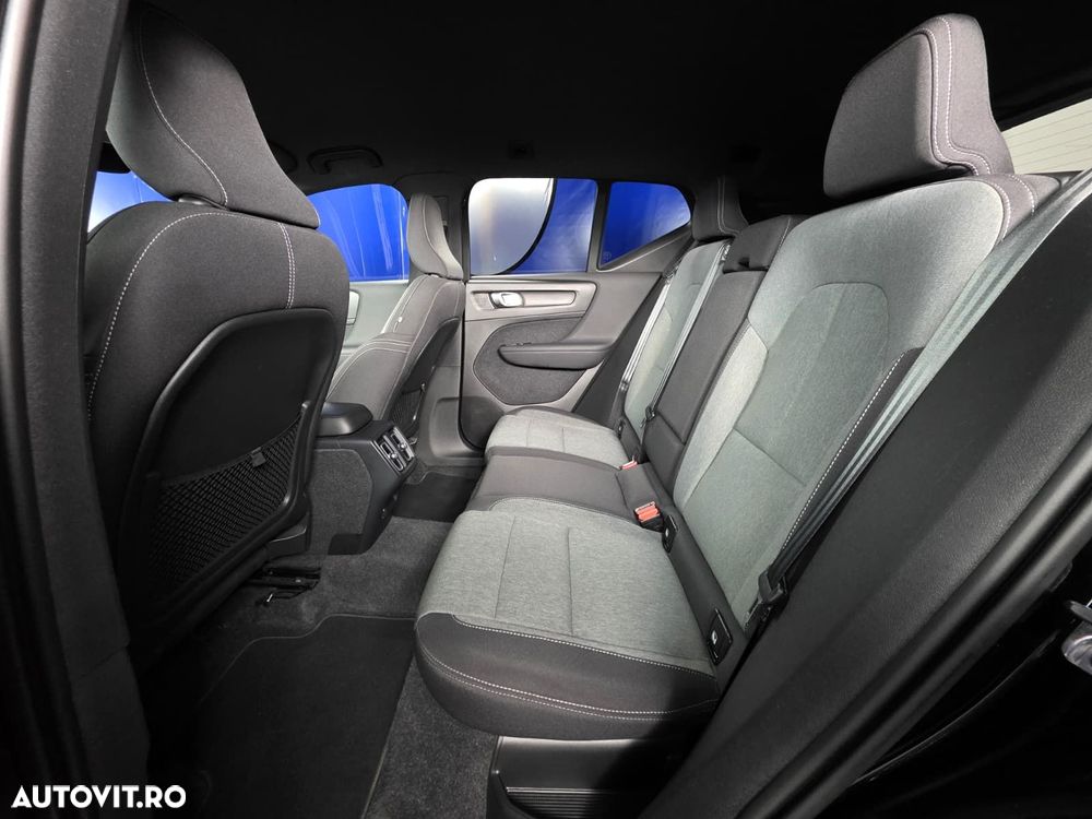 Volvo XC 40 T3 AT8 Momentum Pro - 28