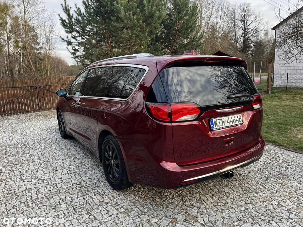 Chrysler Pacifica - 5