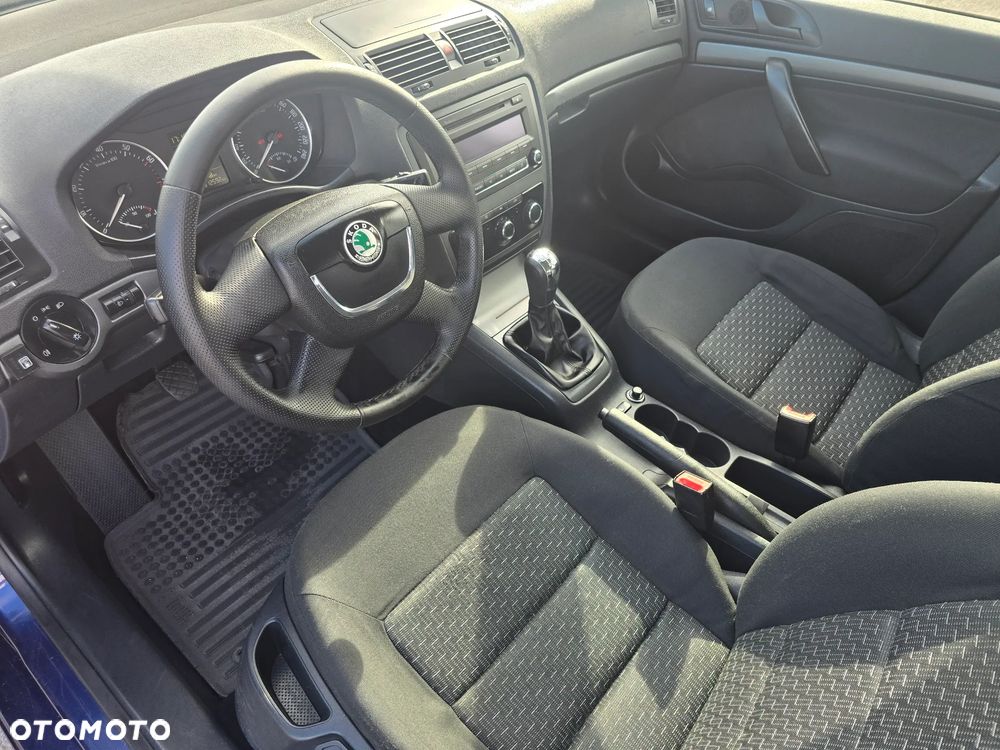 Skoda Octavia 1.6 Ambiente - 8