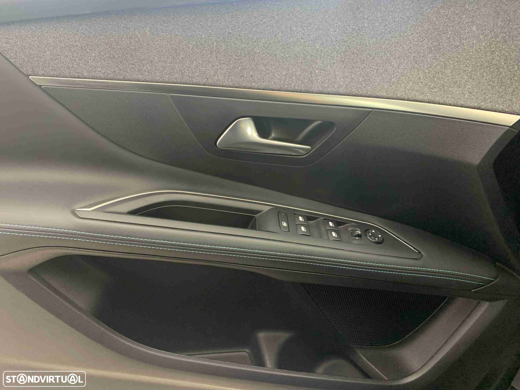 Peugeot 3008 1.6 Hybrid Allure Pack e-EAT8 - 11