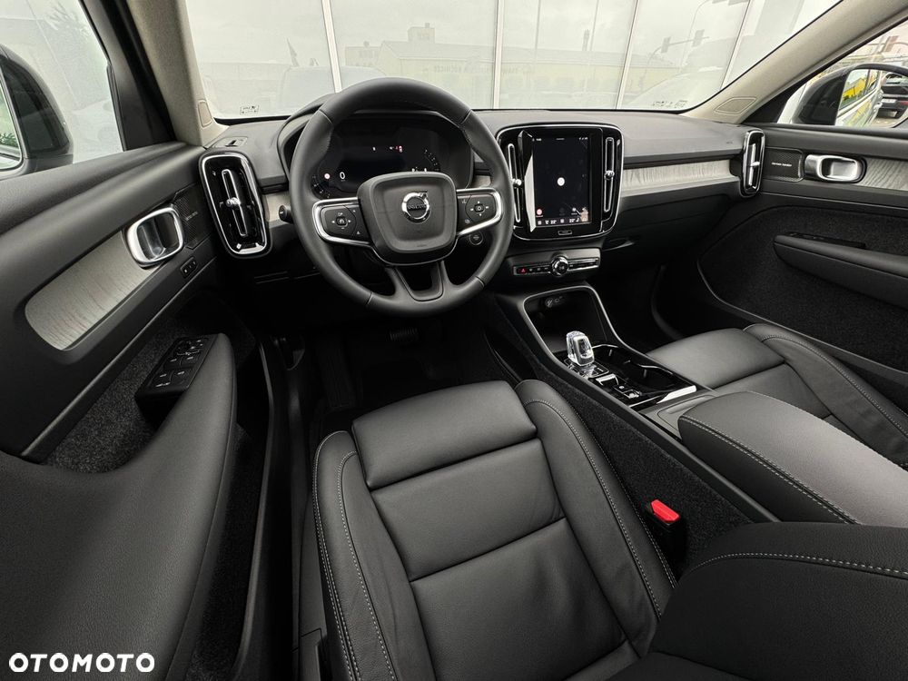 Volvo XC 40 B3 Plus Dark - 12