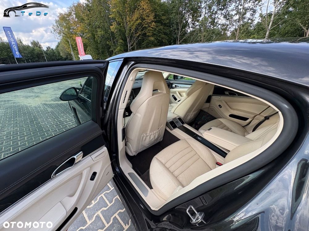 Porsche Panamera - 27