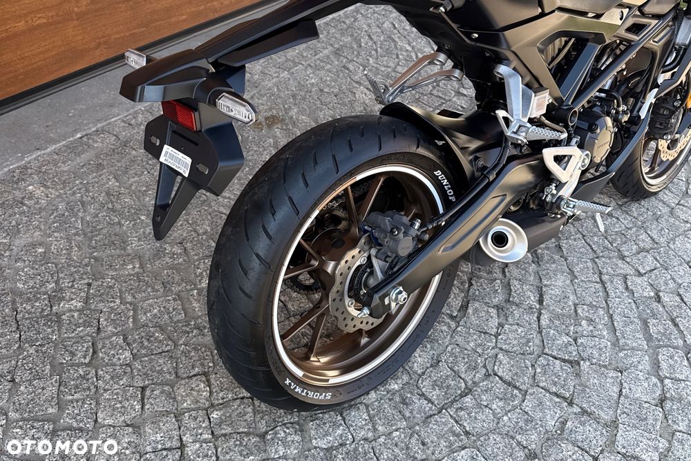 Honda CB - 12