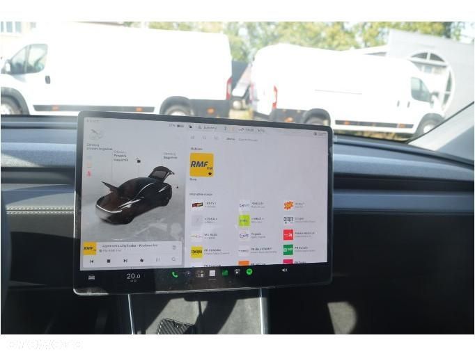 Tesla Model Y 79kWh Long Range AWD - 16