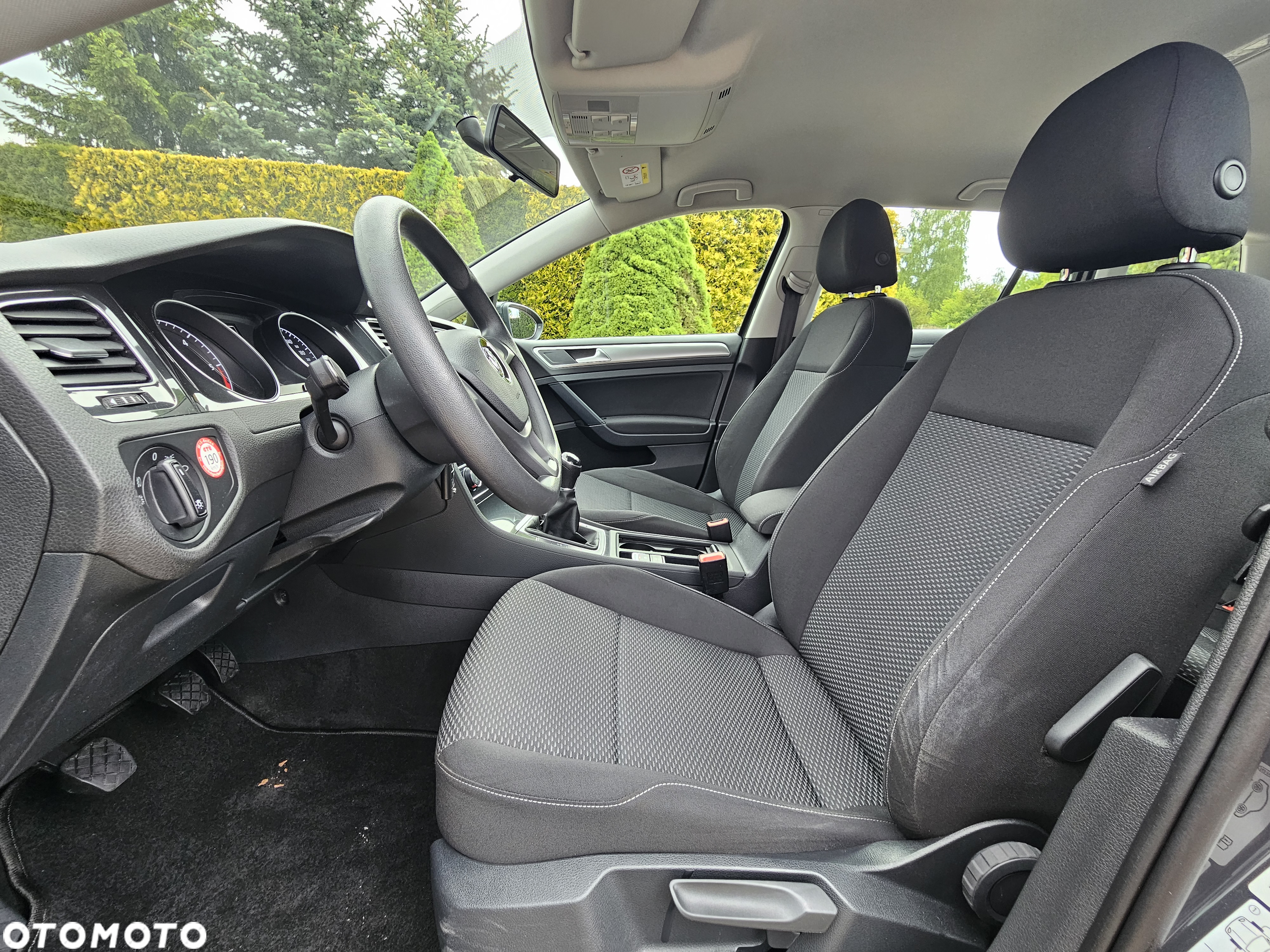 Volkswagen Golf - 5