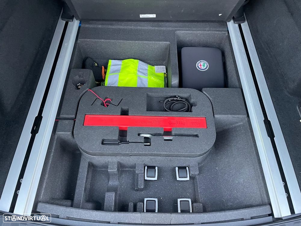 Alfa Romeo Stelvio V6 2.9 Bi-Turbo AT8-Q4 Quadrifoglio - 20