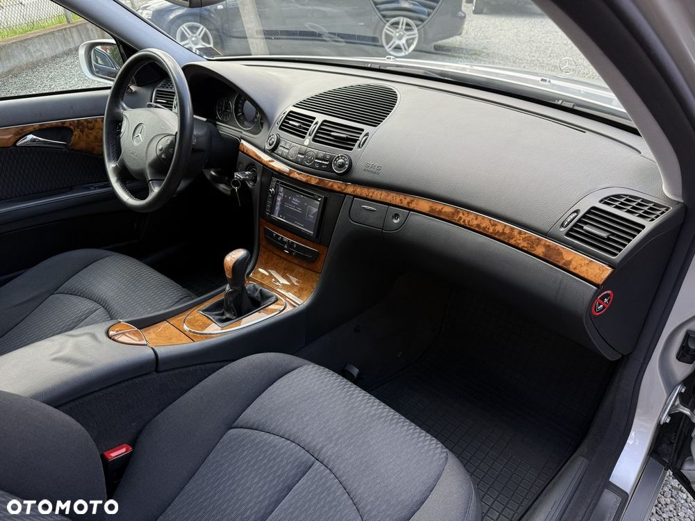 Mercedes-Benz Klasa E 240 Elegance - 24
