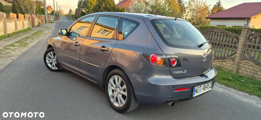 Mazda 3 1.6 Active + - 21