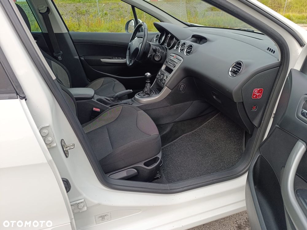 Peugeot 308 - 8