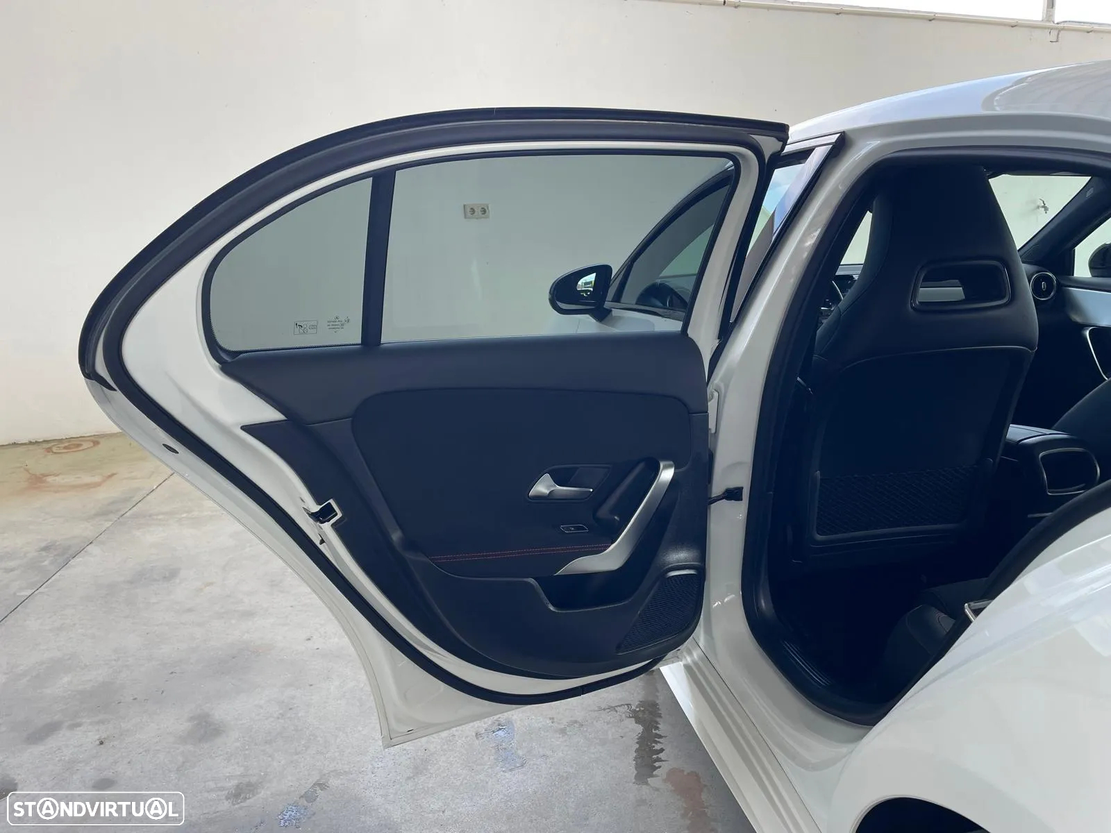 Mercedes-Benz A 180 d AMG Line - 42