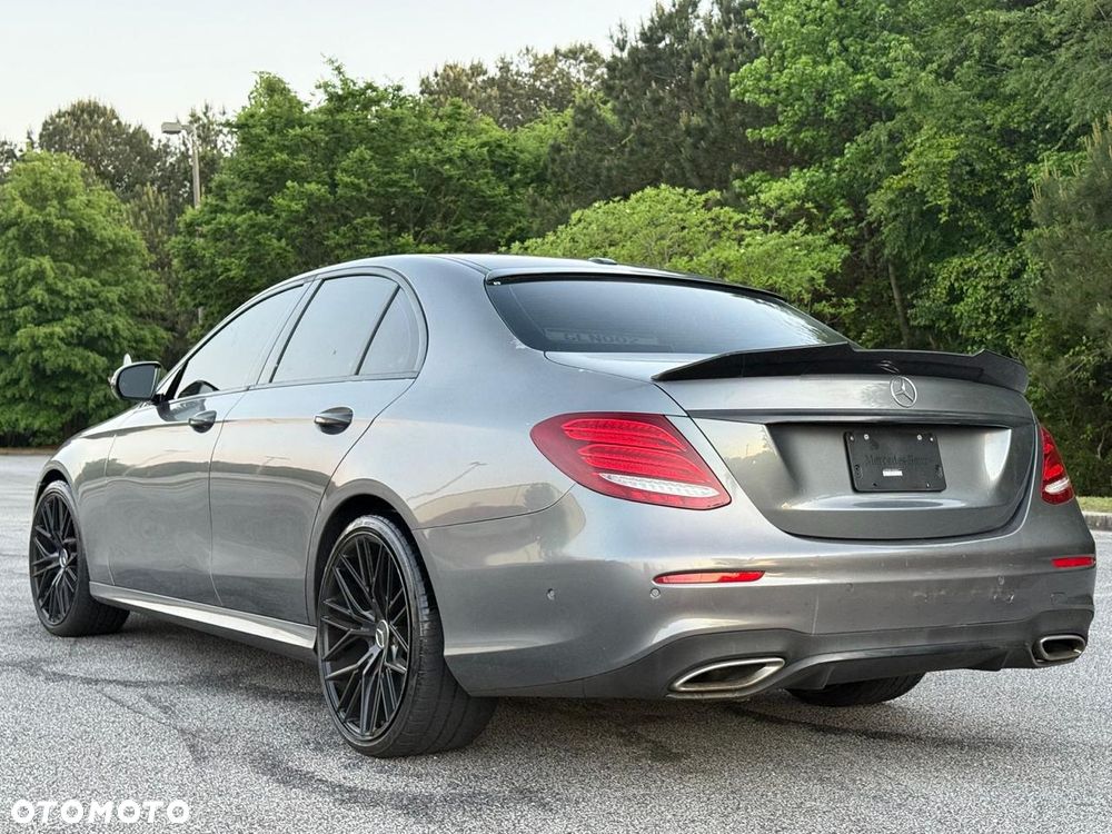 Mercedes-Benz Klasa E 300 9G-TRONIC - 9