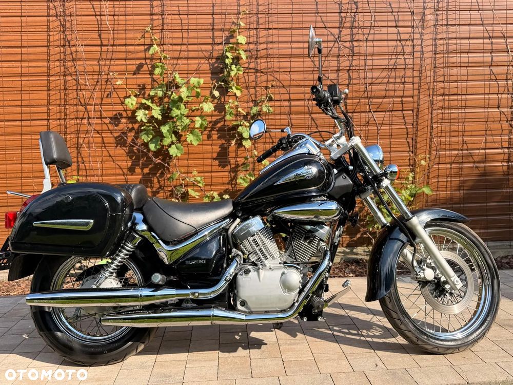 Suzuki Intruder - 1
