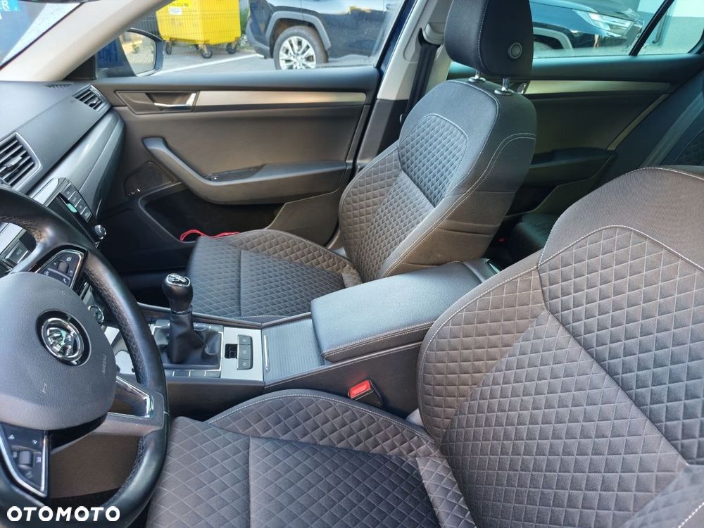 Skoda Superb 2.0 TDI Premium Edition - 25